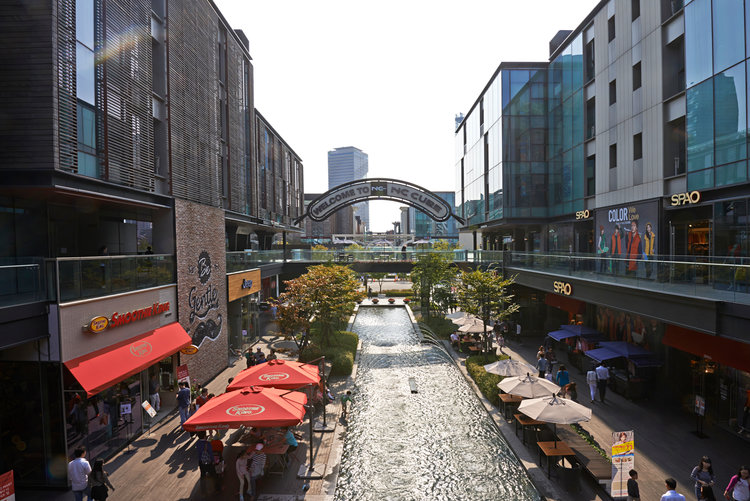BD features a mixed-use urban plan, meaning its retail, office space, parks, medical facilities, and schools are all close to housing.