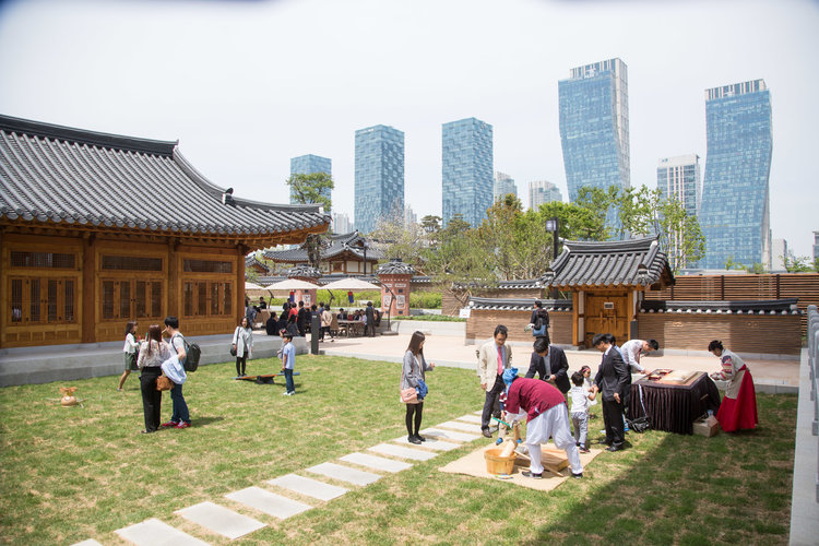 Songdo City produces a third fewer greenhouse gases compared to another city of the same size.