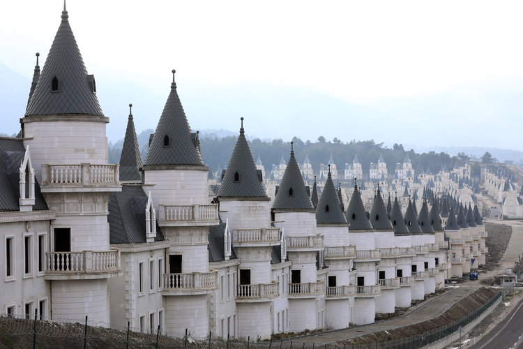 Buyers can purchase the homes for $400,000 to $500,000 each — a price tag that catered to a wealthier Middle Eastern clientele.