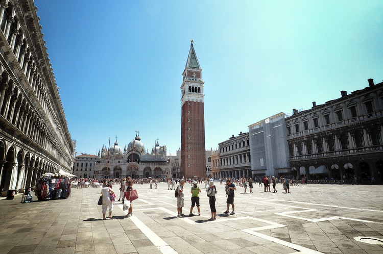 Venicde, Italy. Image © Flickr User Ștefan Jurcă. License CC BY 2.0