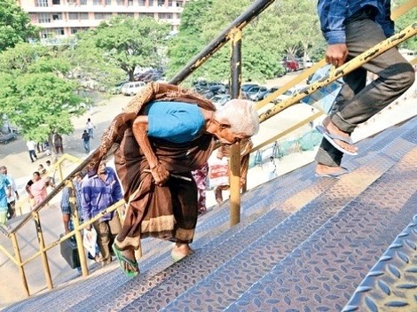 ITDPIndia_Shreya_WomanonPedBridge Elderly woman struggling to climb steep pedestrian bridge