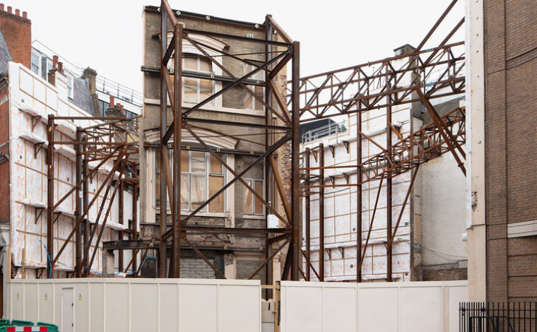 Incomplete Structures Take the Spotlight in Photographic Series , © Francisco Ibáñez Hantke