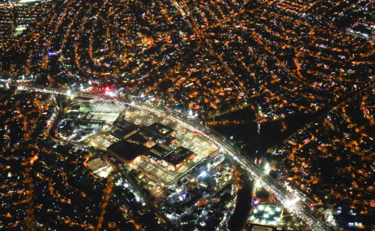 An aerial view of Mexico city at night from an airplane, December 16, 2013. REUTERS/Jorge Silva (MEXICO - Tags: CITYSCAPE SOCIETY) - GM1E9CH159701