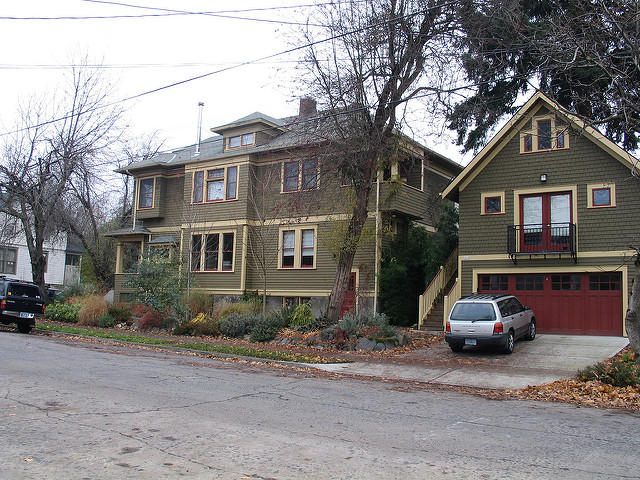 An accessory dwelling unit above a garage offers additional housing at a lower than average price, plus additional income for the home owners. (Source: radcliffe dacanay)