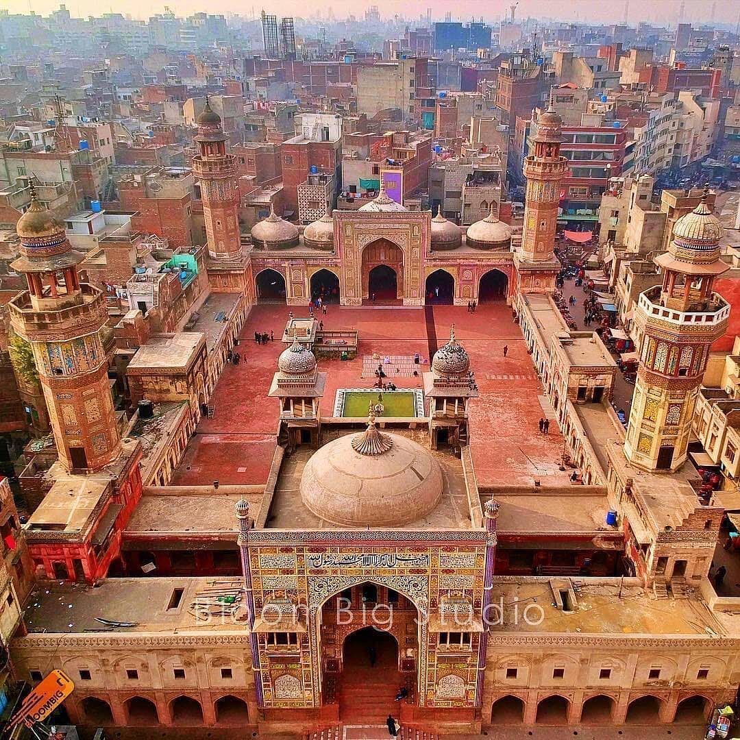 Masjid Wazir Khan in Lahore. #Pakistan #Lahore#travelpakistan #travel  #history #Badshahi #mosque #masjid #prayer #muslims | Mosque, Birds eye,  Beautiful mosques