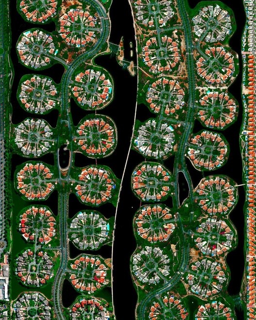 Dubai, United Arab Emirates. Created by @dailyoverview, source imagery: @maxartechnologies